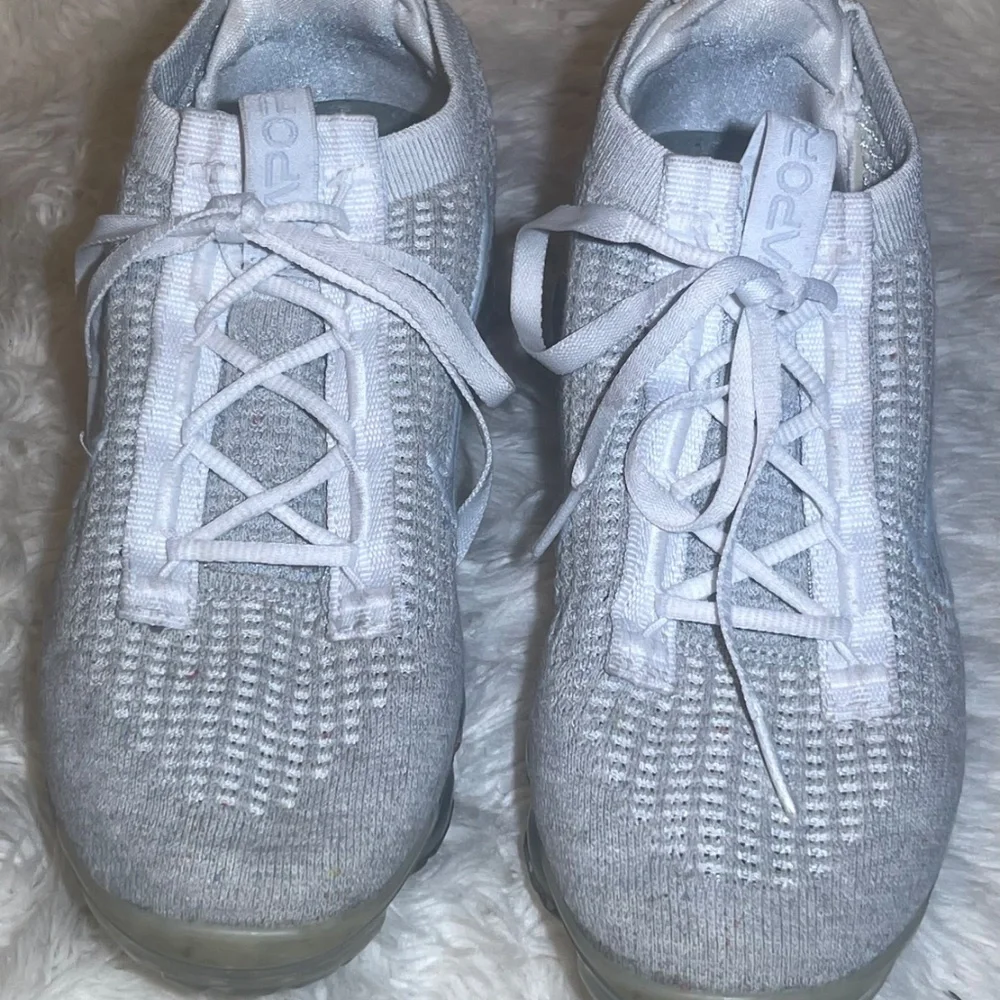 NIKEWhite & Grey Flyknit Air Vapormax 2021 Sneakers size 6.5